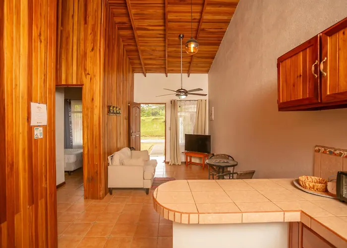 Beautiful Casa Aire Near Arenal In - Casas Airelibre