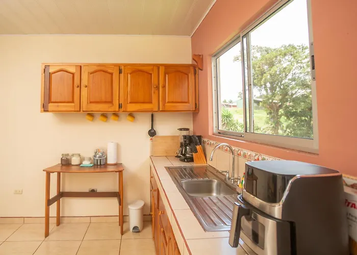 Beautiful Casa Aire Near Arenal In - Casas Airelibre
